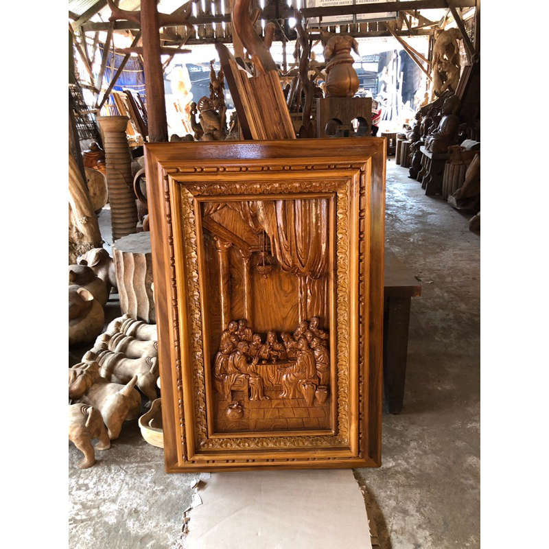 Relief Perjamuan Kudus model lampu