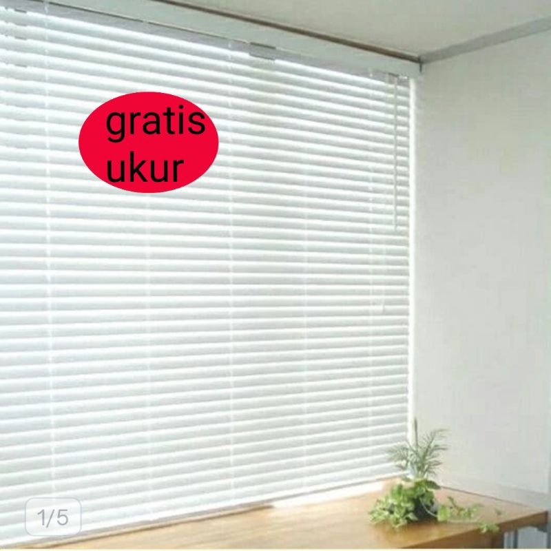 horizontal blind jendela