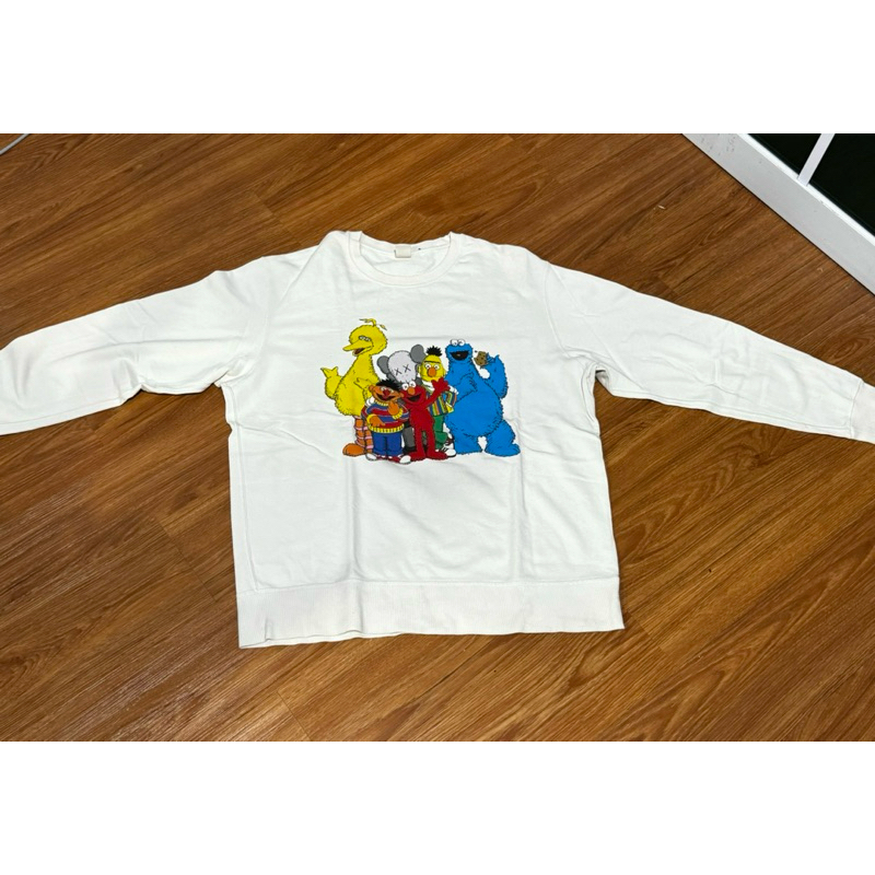 Uniqlo x Kaws  sweater