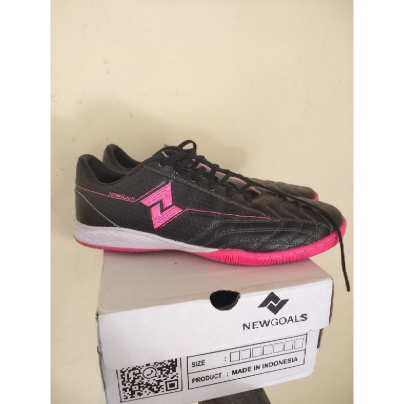 Sepatu futsal Newgoals 43, 2 kali pakai aja, mulus no minus