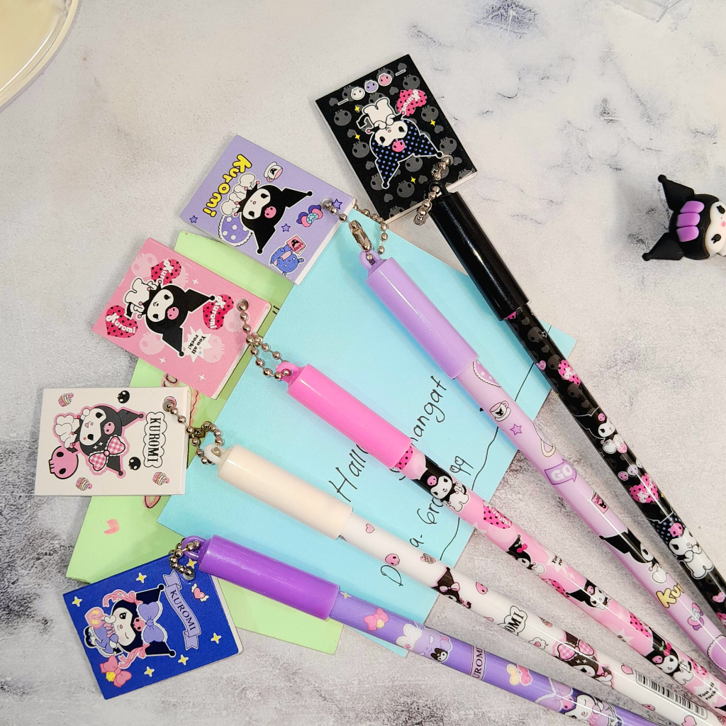 

Pulpen Gantungan Buku SANRIO Super Cute imut tinta hitam Harga Murah / Pen Gantungan Buku Sanrio Kuromi Melody Ready 4 Warna Lengkap Premium Quality bisa Grosir dan COD