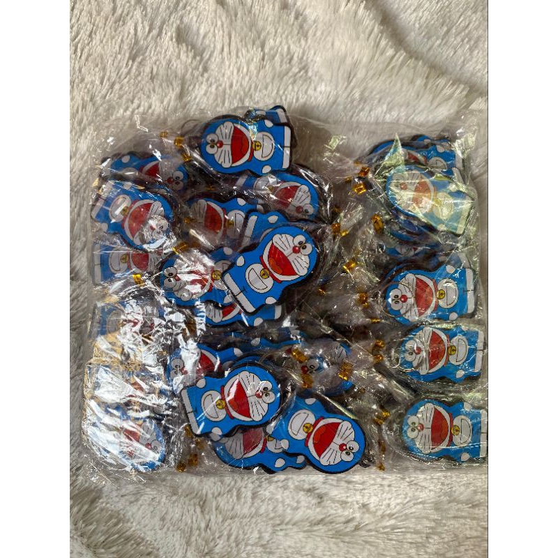 100pcs souvenir gantung kunci doraemon /gantungan kunci