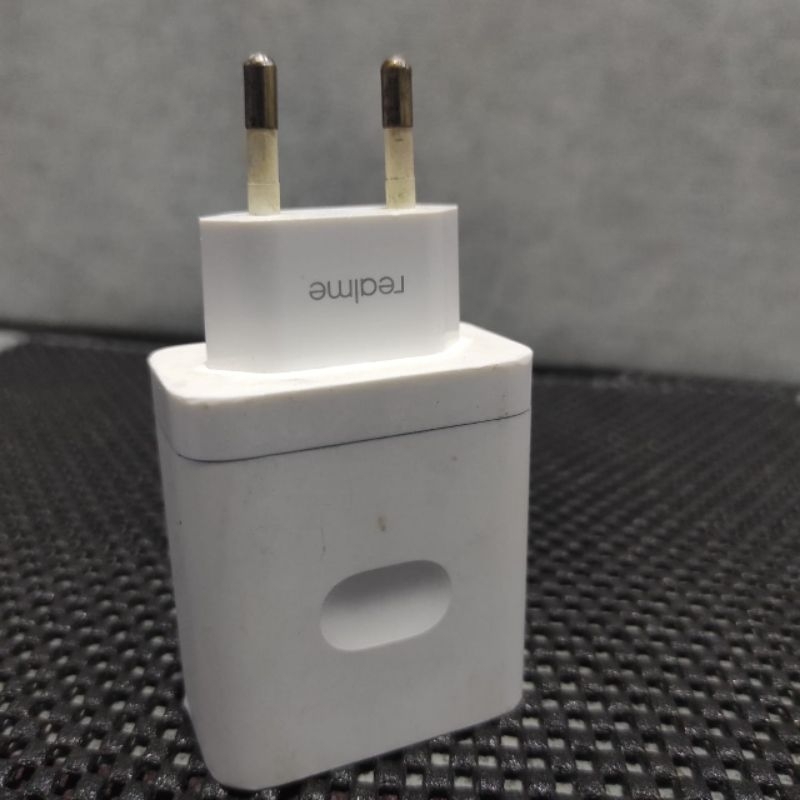 Adaptor realme 33 watt Supervooc ( tanpa kabel )