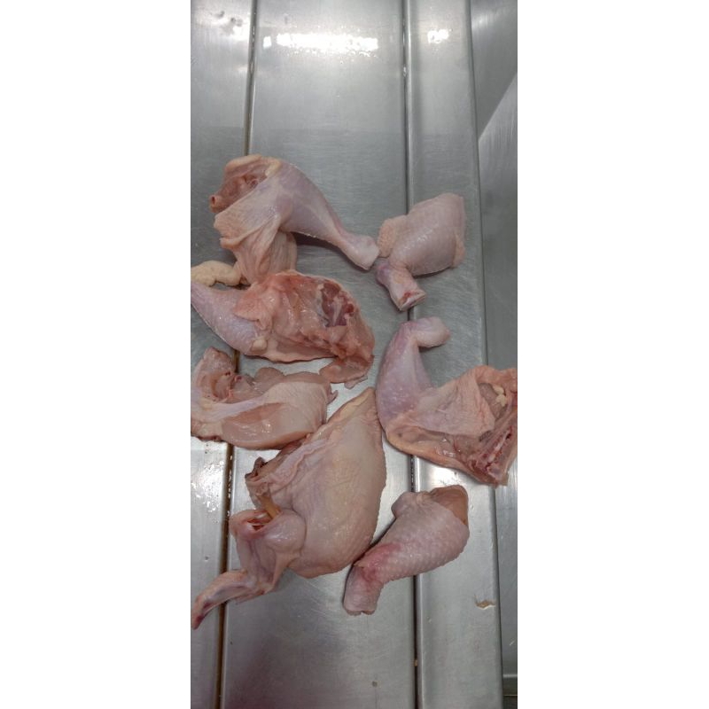 

Promo TERMURAH Ayam karkas frozen partingan , ayam segar, ayam potong berat 1 kg. ekor potong 9/10. random perpack yah