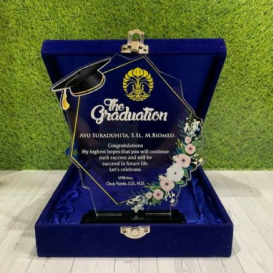 PLAKAT AKRILIK KADO WISUDA KELULUSAN SIDANG