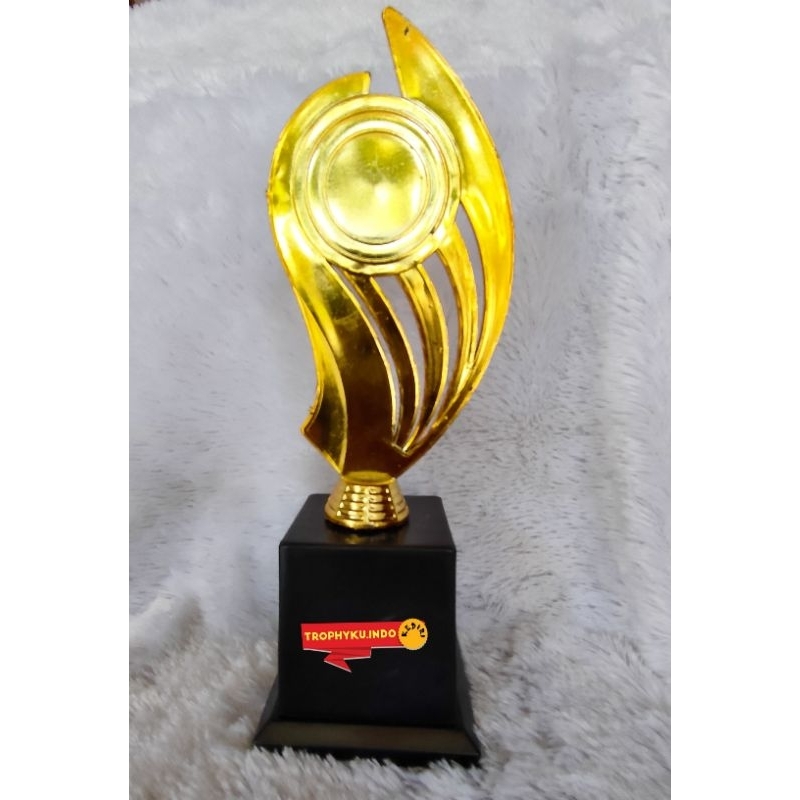 piala figur satu paket 137