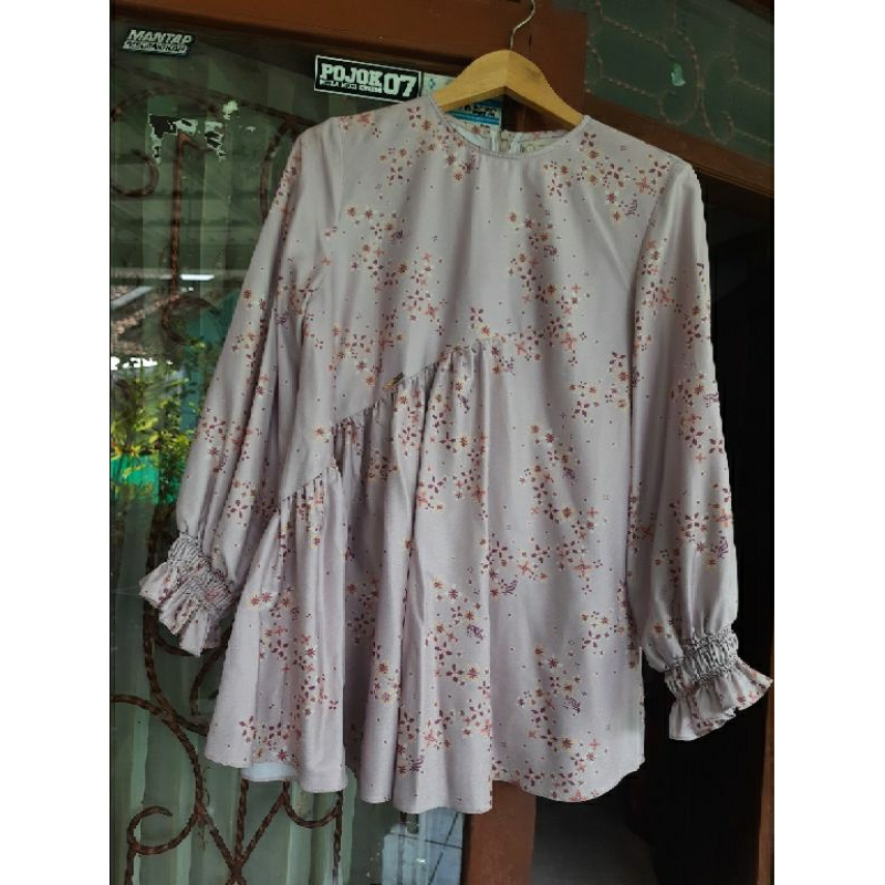 PL Bella Blouse Wearing Klamby