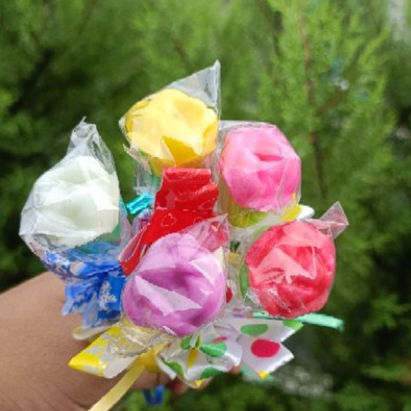 

PERMEN LOLIPOP BENTUK MAWAR ISI 20 PCS sovenir
