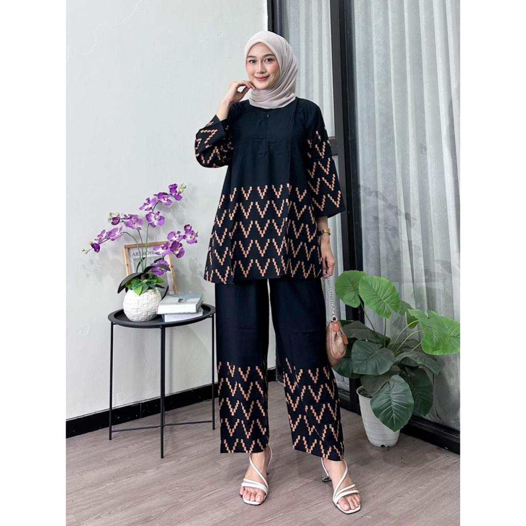One Set Vivi Jumbo Rayon Busui by Batik A W Setelan Wanita Jumbo Tiedye Lengan Panjang Motif Zigzag