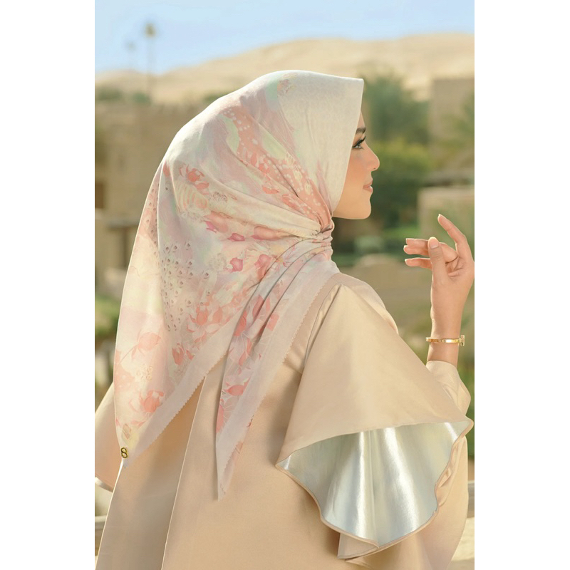 Preloved Good Condition Buttonscarves x Disney Arabian night square XL - Desert