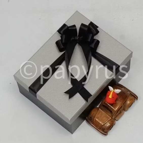 

PAPYRUS Kombinasi 17,5x22,5 Tinggi 10cm Kotak Kado Gift Box V1