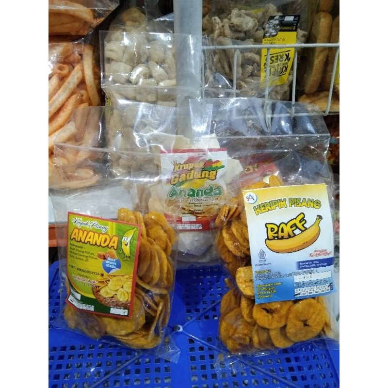 

kripik pisang manis dan krupuk gadung