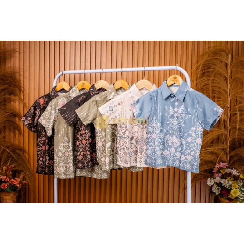 KEMEJA BATIK SATIN ANAK LAKI-LAKI//KEMEJA ANAK SARIMBIT KELUARGA//BATIK COUPLE LEBARAN