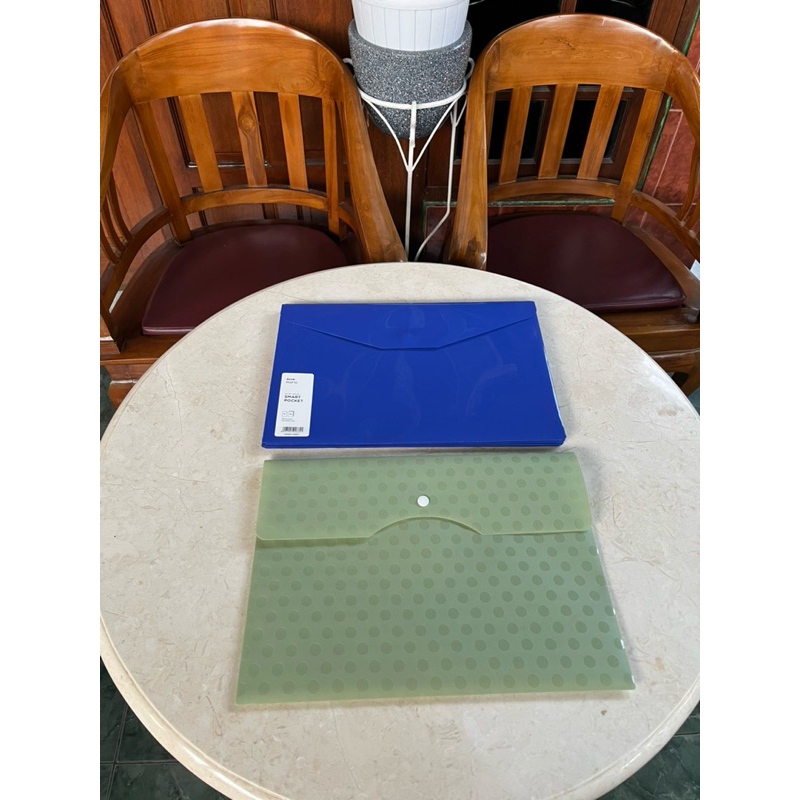 

Map Plastik DAIICHI Smart Pocket Ukuran F4/FC Perekat Velcro Solid Color Warna Biru Tua Hijau Muda Kertas HVS Folio Original