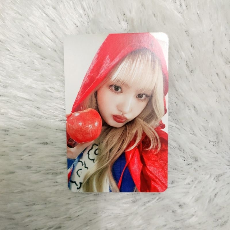 [TODAY'S SALE] LIZ MAKESTAR RED CAPE SNOW WHITE IVE OFFICIAL PHOTOCARD