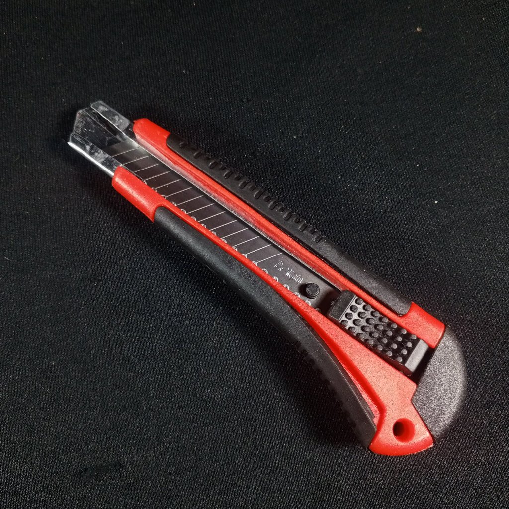 

Pisau Cutter Wanly Besar Tebal Tajam 18 MM