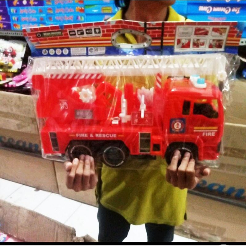 Mainan Mobil Pemadam Kebakaran Ukuran Jumbo Baterai Suara Sirine Bisa Semprot Air