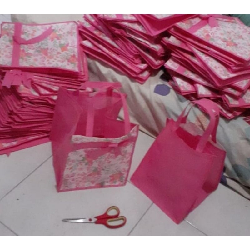 

UK. 28 x 20 x 20 Tas Souvenir, Tas berkat, Tas Khajatan, Tas Ultah, Tas Aqiqah, Tas Seminar, Tas tidak Siten dll