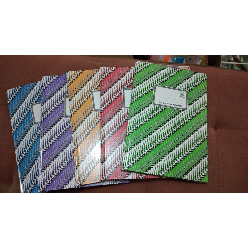 

BUKU FOLIO HARDCOVER GELATIK KEMBAR ISI 100