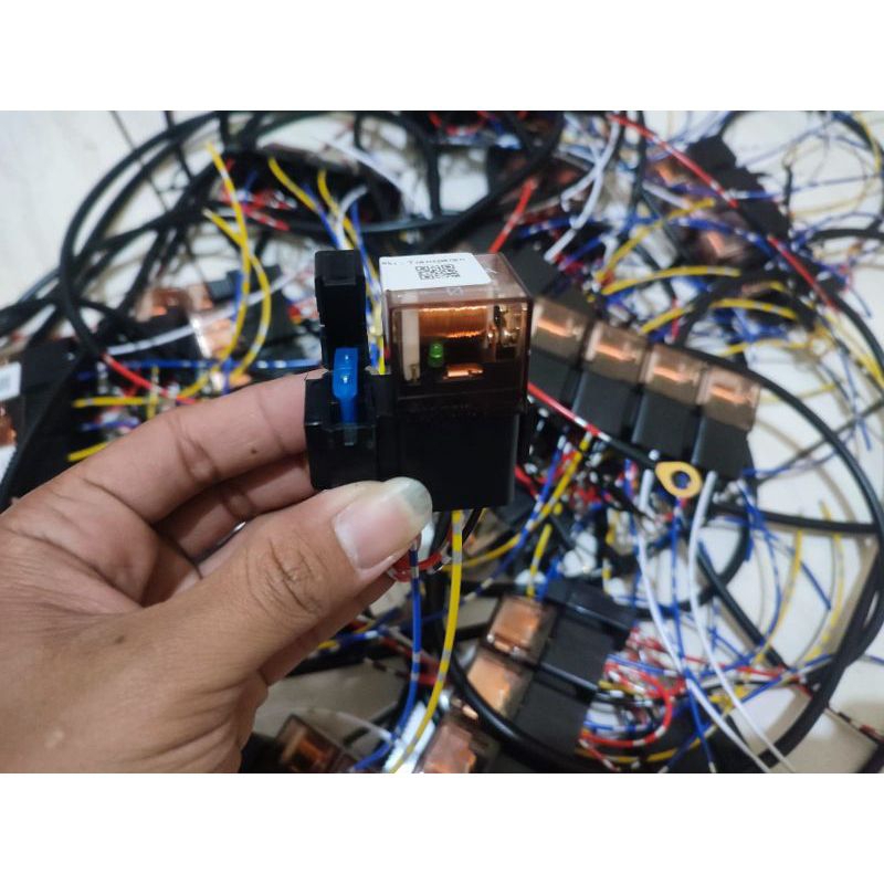 Relay untuk lampu klakson alarm dan alat listrik universal