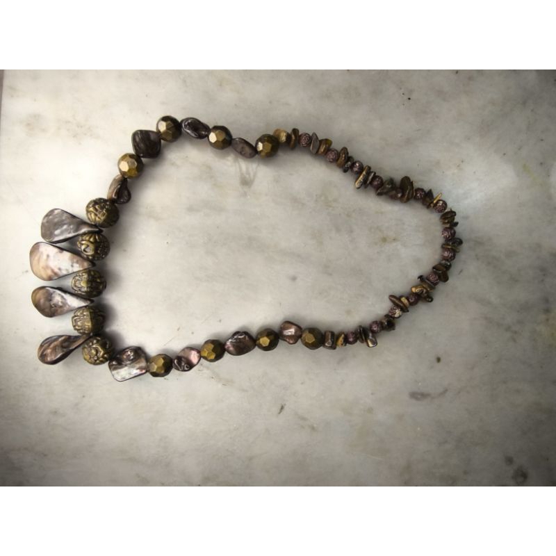 Kalung batu kalimantan