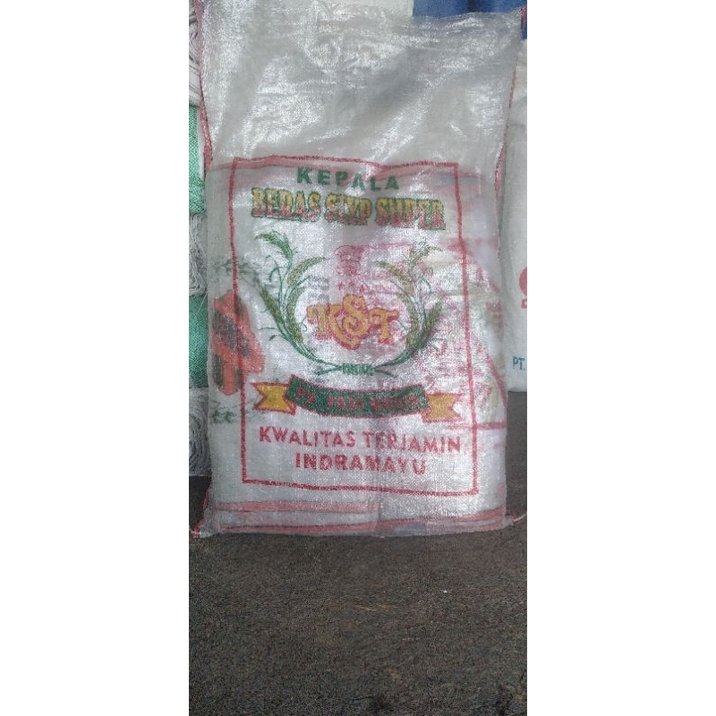 karung plastik 50kg.karung beras 50kg karung transfaran 50kg