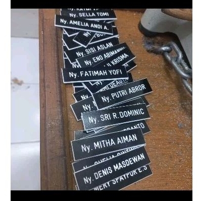 

Nama Dada Id Card Holder Magnet Gravir