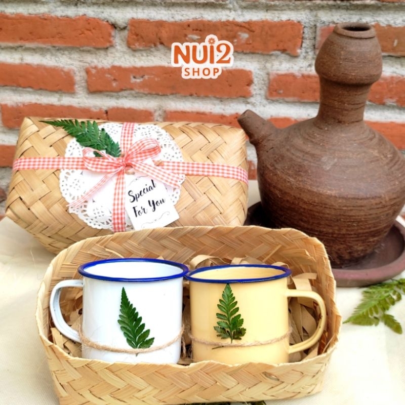 

Hampers Souvenir Teh Tubruk Couple Gelas Mug Enamel Jadul Polos Besek Pegon Nui2 | Hadiah Ulang Tahun Wisuda Pernikahan
