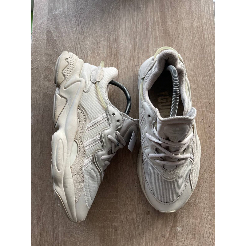 sepatu tiga garis ozweego second (2004)