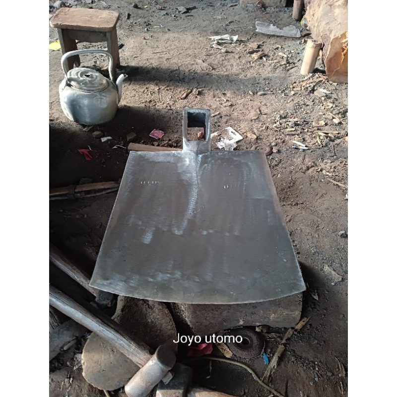 Cangkul Blitaran baja isen P 32 L 22 cm