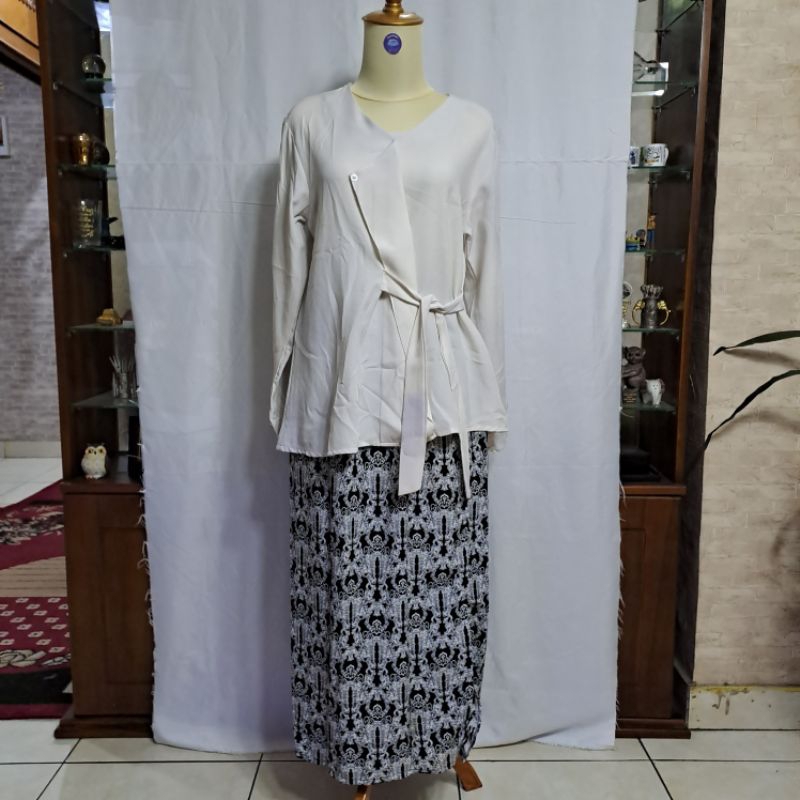 Set Blouse BW & Rok Batik Preloved
