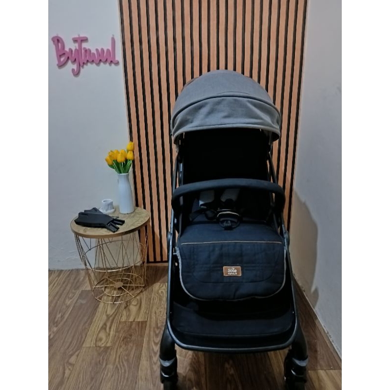 Preloved Stroller JOIE TOURIST SIGNATURE CARBON STROLER SECOND