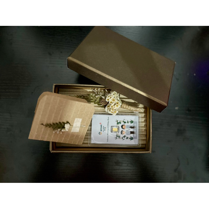 Wedding Gift-Emas ANTAM edisi gift series with hardbox & mini dried flower bouquet. FREE greeting ca