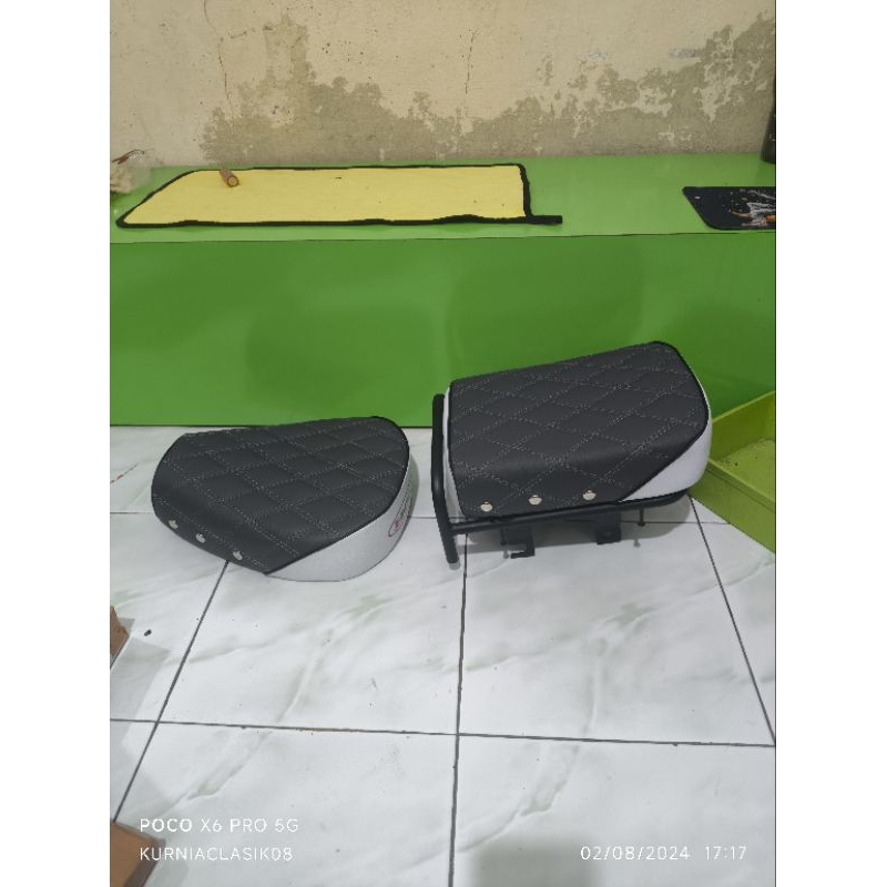 JOK SADEL JOK PISAH PISPOT SET DUDUKAN PANGKON HONDA C70 C50 MODEL PISAH PISPOT DUDUKAN HITAM