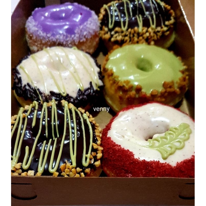 

Donat toping FRESH isi 6 (khusus gojek)