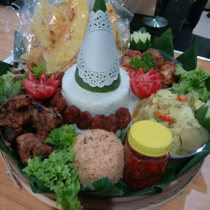 

tumpeng urap lengkap 10 orang
