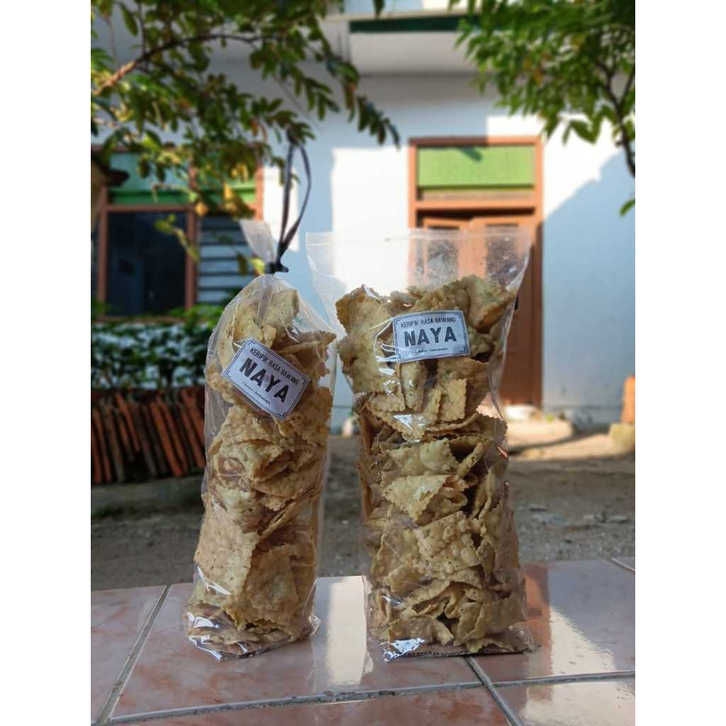 

KERIPIK BAWANG / KERIPIK PANGSIT Aroma Daun Jeruk ,Enak, Gurih, Renyah, Berat 500gr