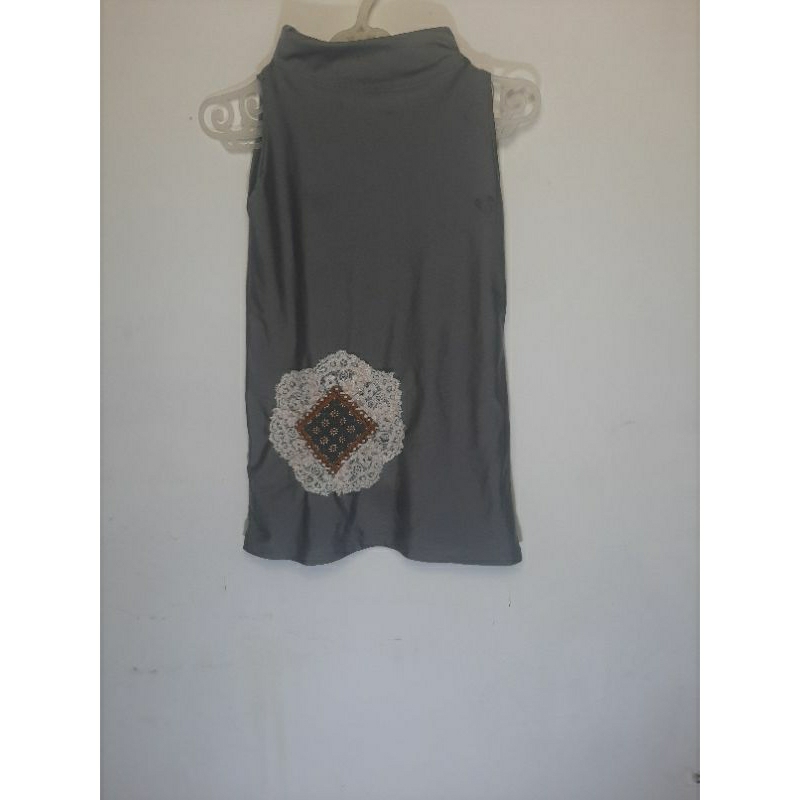 Baju anak perempuan. Dress Abu Accessoris Batik dan Brokat