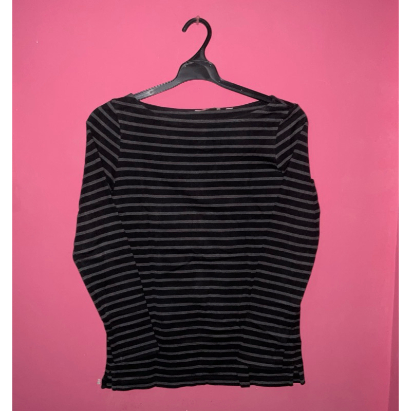 Blouse hitam (UNIQLO)