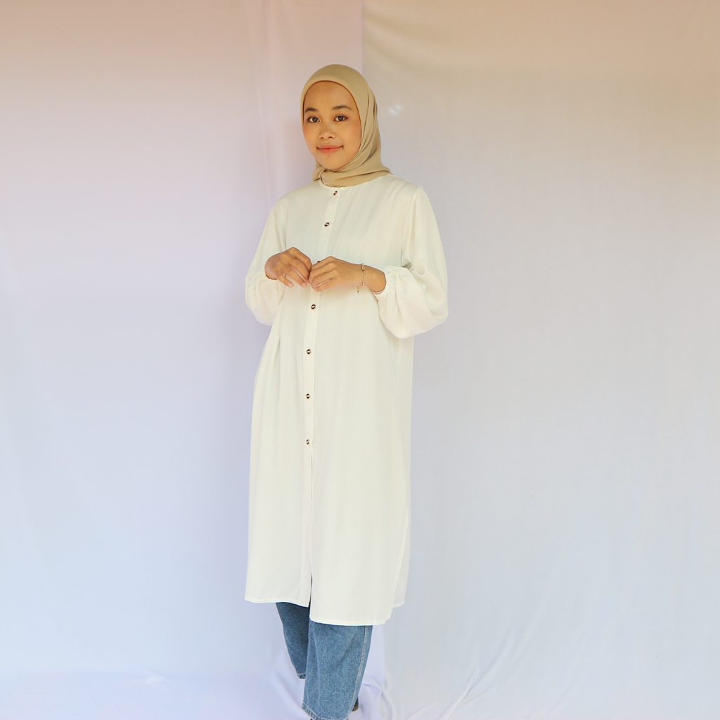 Tunik Rayon Twill Polos Wanita Kekinian Warna Putih Tulang Full Kancing Depan