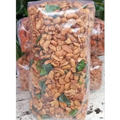 

kacang mete patahan mateng original + daun jeruk 1kg