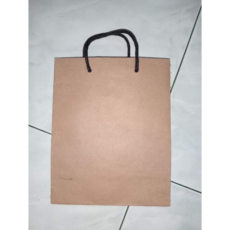 

Paperbag ukuran 25x20x10cm