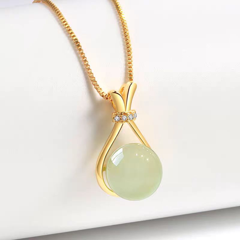 kalung titanium liontin hijau giok