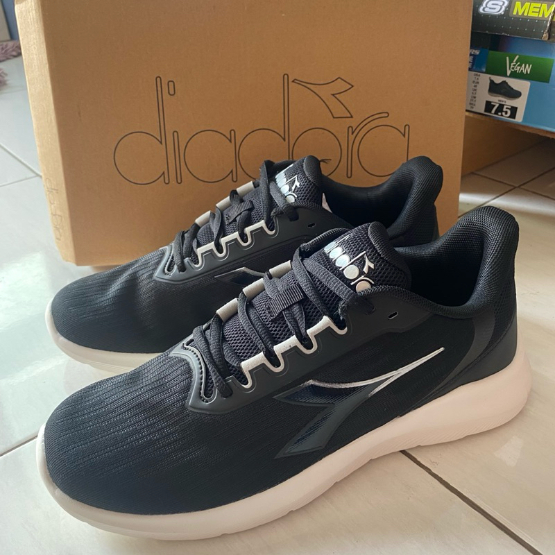 Sepatu Pria Diadora Hitam Hume Size 42(26½cm) Sneakers Casual Original Store