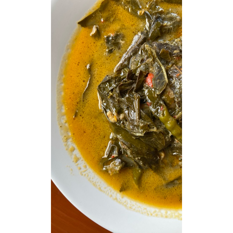 

Oblok-oblok Daun Singkong dengan Kacang Tolo