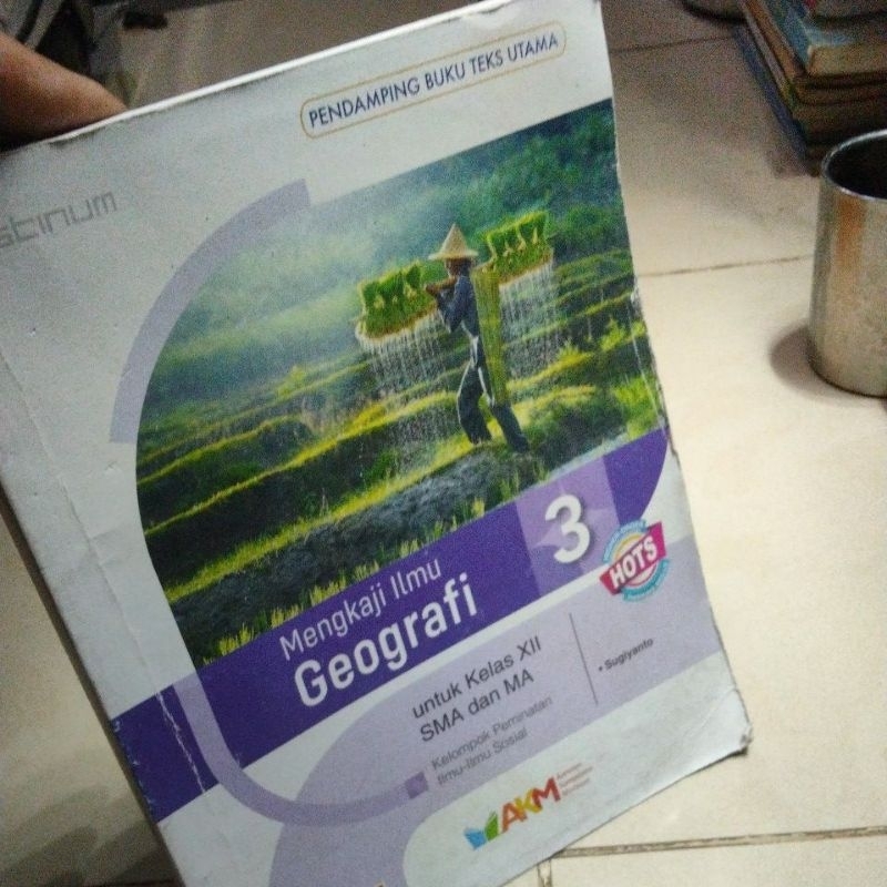 Geografi Peminatan SMA/MA KELAS 12 K13 REVISI HOTS AKM Sugiyarto Platinum