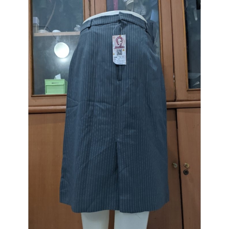 Rok span salur rok formal rok kerja rok kantor rok pendek PRELOVED RZL 935