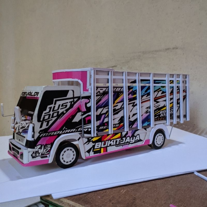 Miniatur Truk Canter Oleng Wahyu Abadi 2 new Detail 3D(bahan pvc foam+karton)
