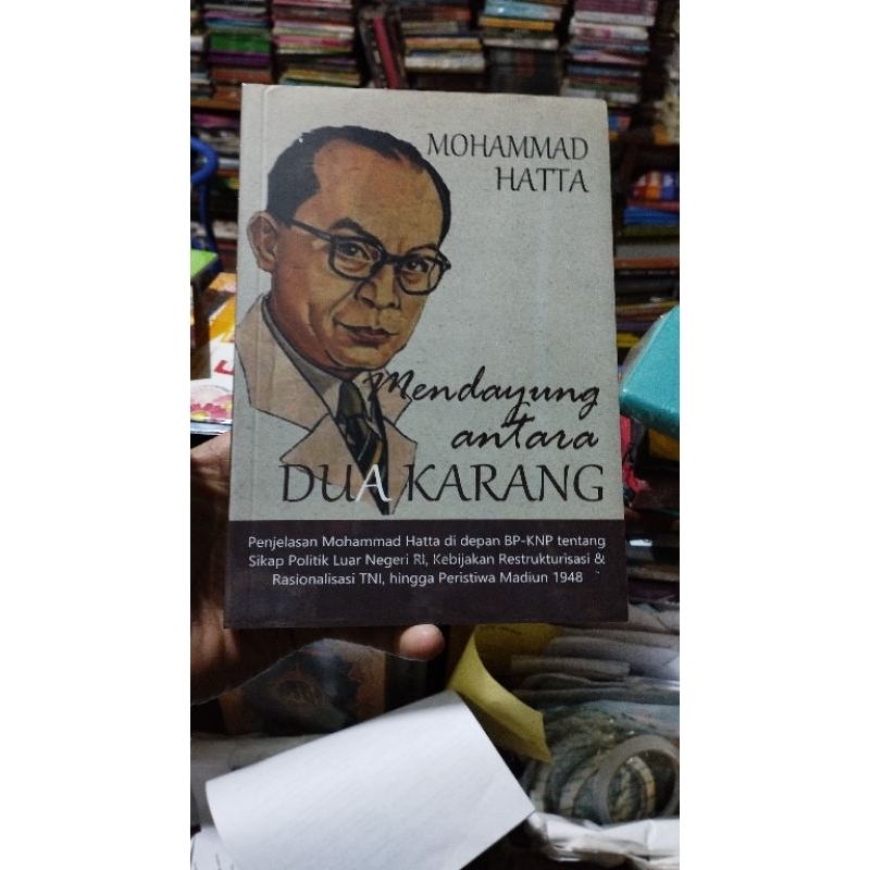 BUKU Mendayung Antara Dua Karang Mohammad Hatta ORIGINAL