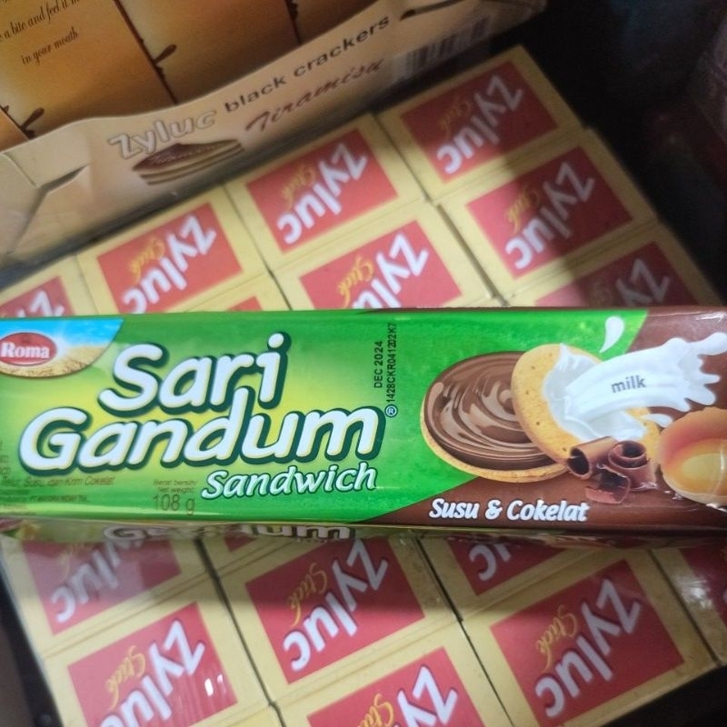 

Roma Sari Gandum Sandwich Susu & Cokelat 108g